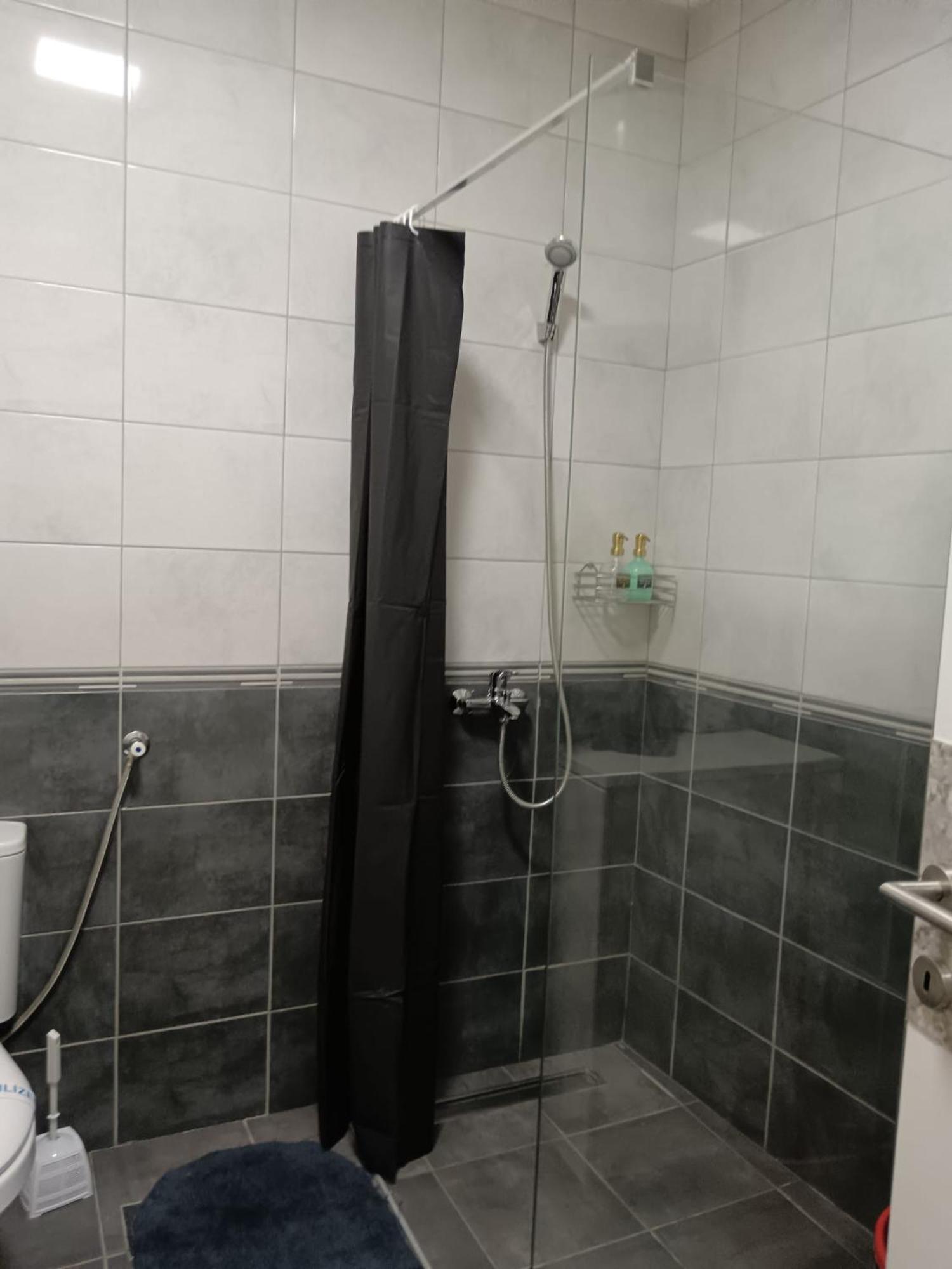 Easy Check In Apartments 021 Vladika Novi Sad Buitenkant foto