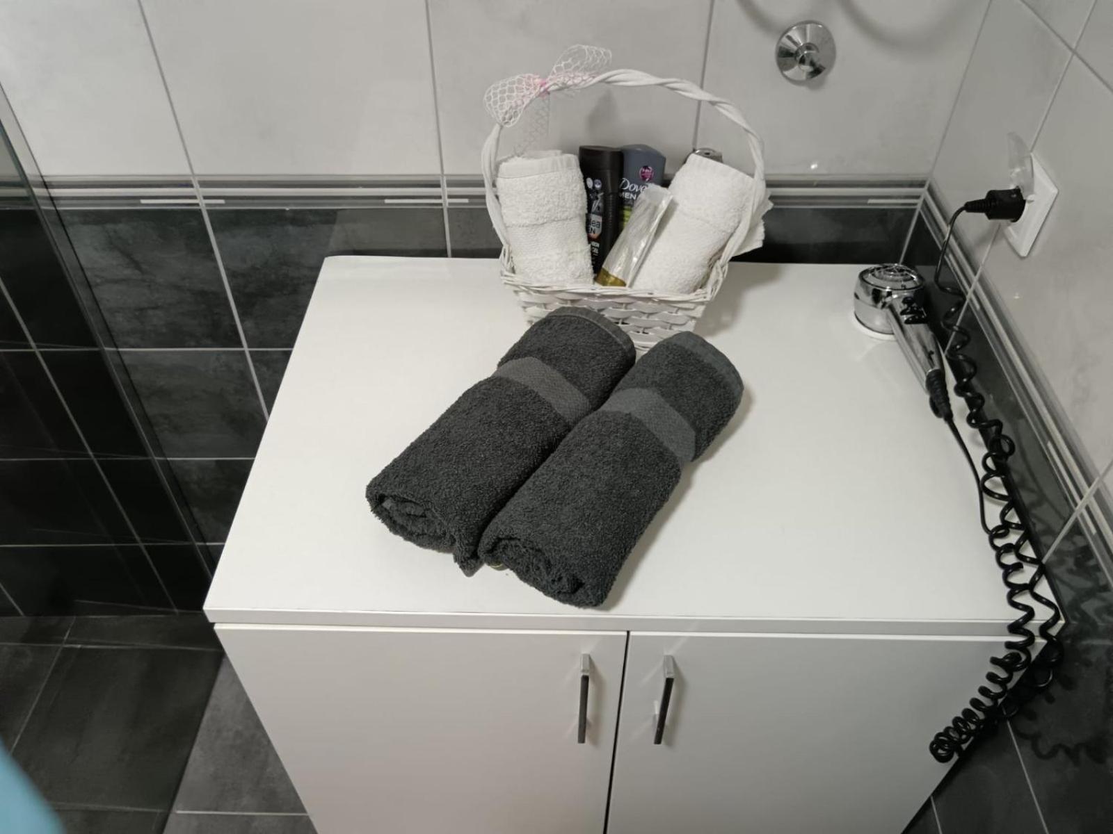 Easy Check In Apartments 021 Vladika Novi Sad Buitenkant foto