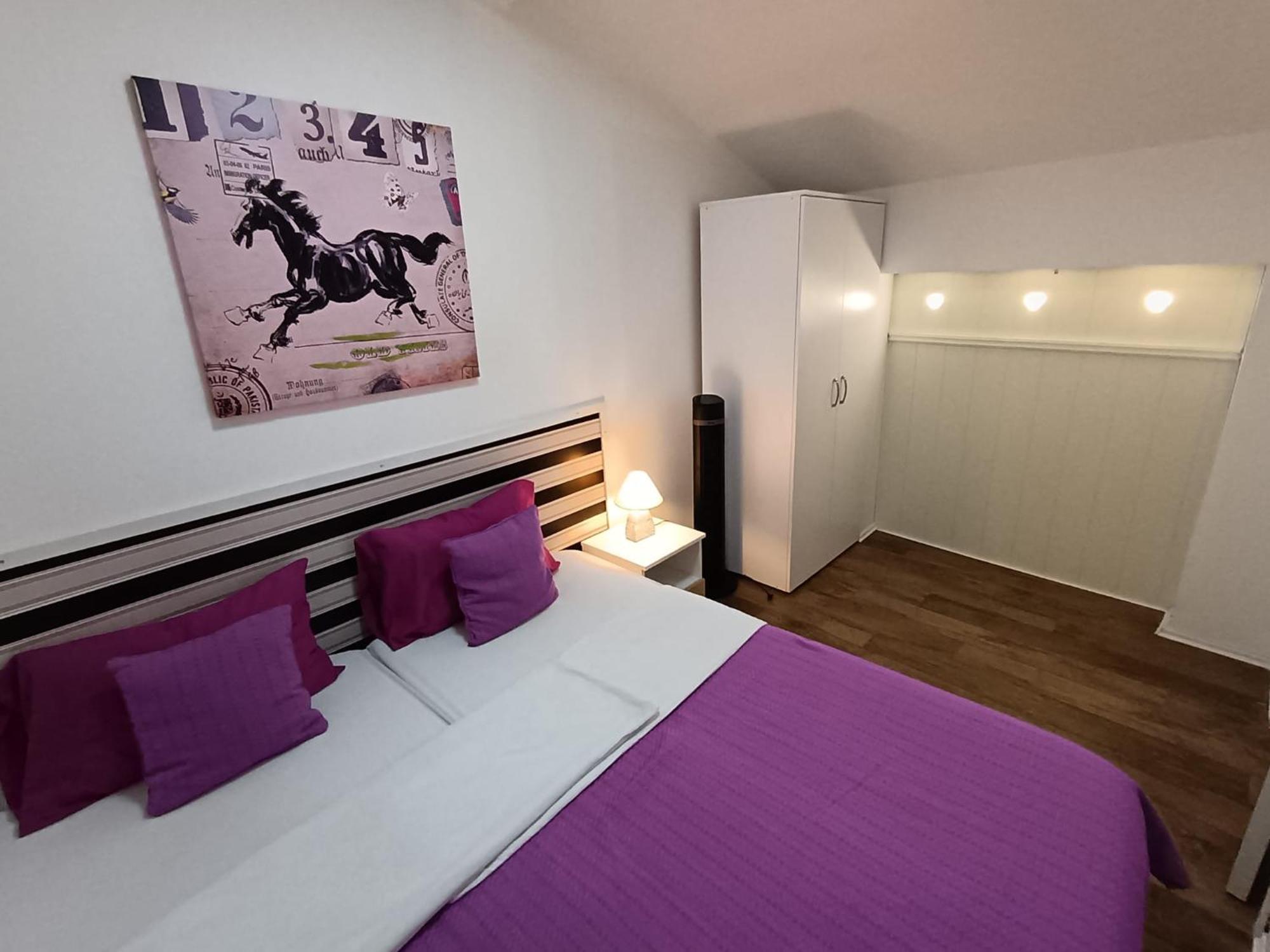 Easy Check In Apartments 021 Vladika Novi Sad Buitenkant foto