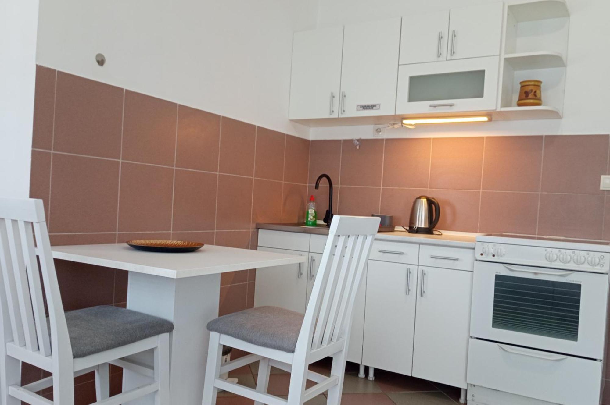 Easy Check In Apartments 021 Vladika Novi Sad Buitenkant foto
