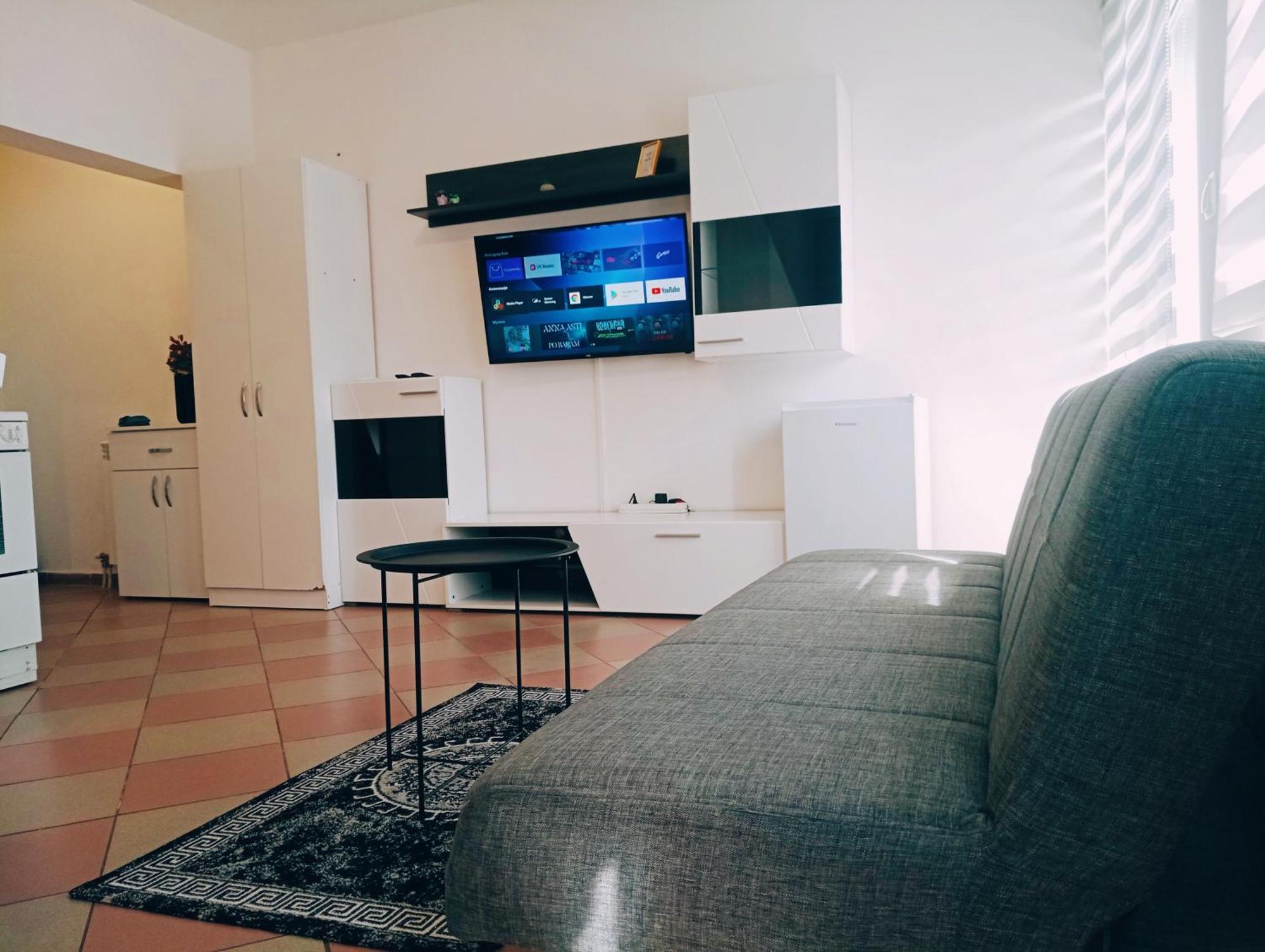 Easy Check In Apartments 021 Vladika Novi Sad Buitenkant foto