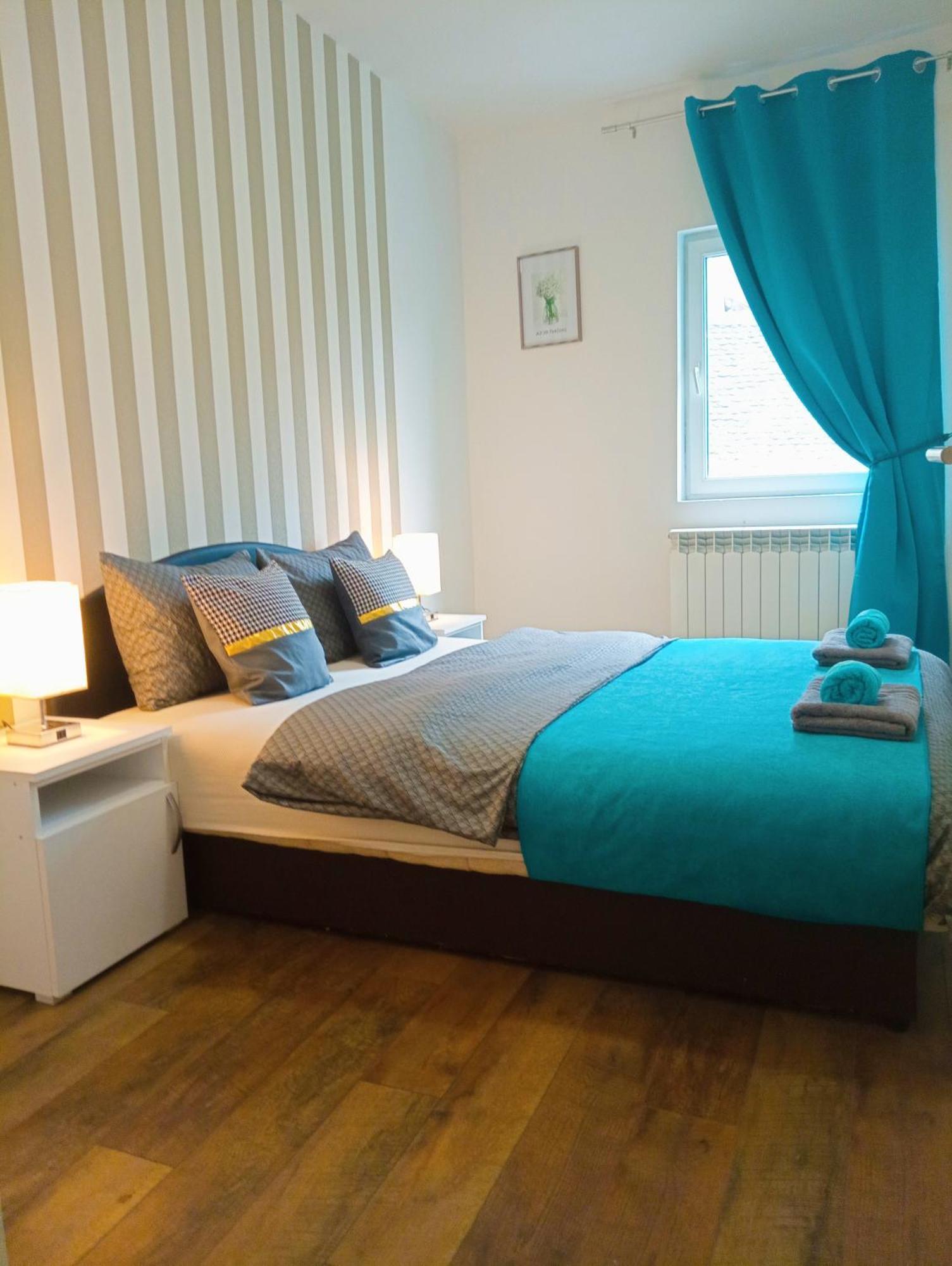 Easy Check In Apartments 021 Vladika Novi Sad Buitenkant foto